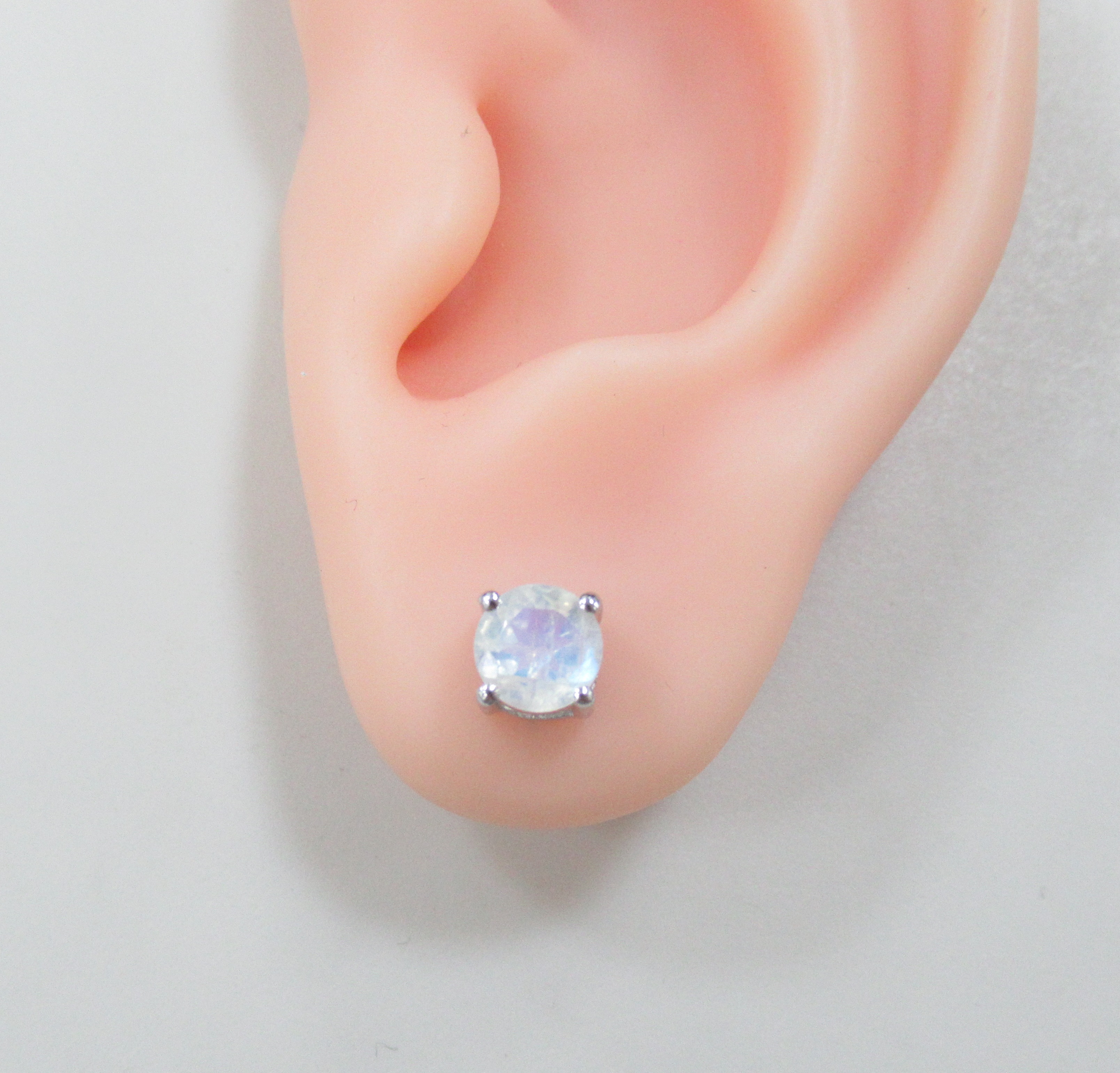 Серебряные серьги-пусеты с лунными камнями